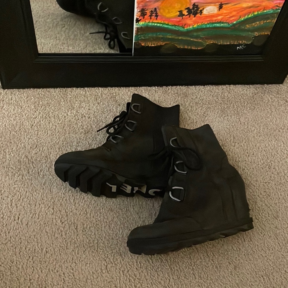 Used Sorel black boots. Size 8.5